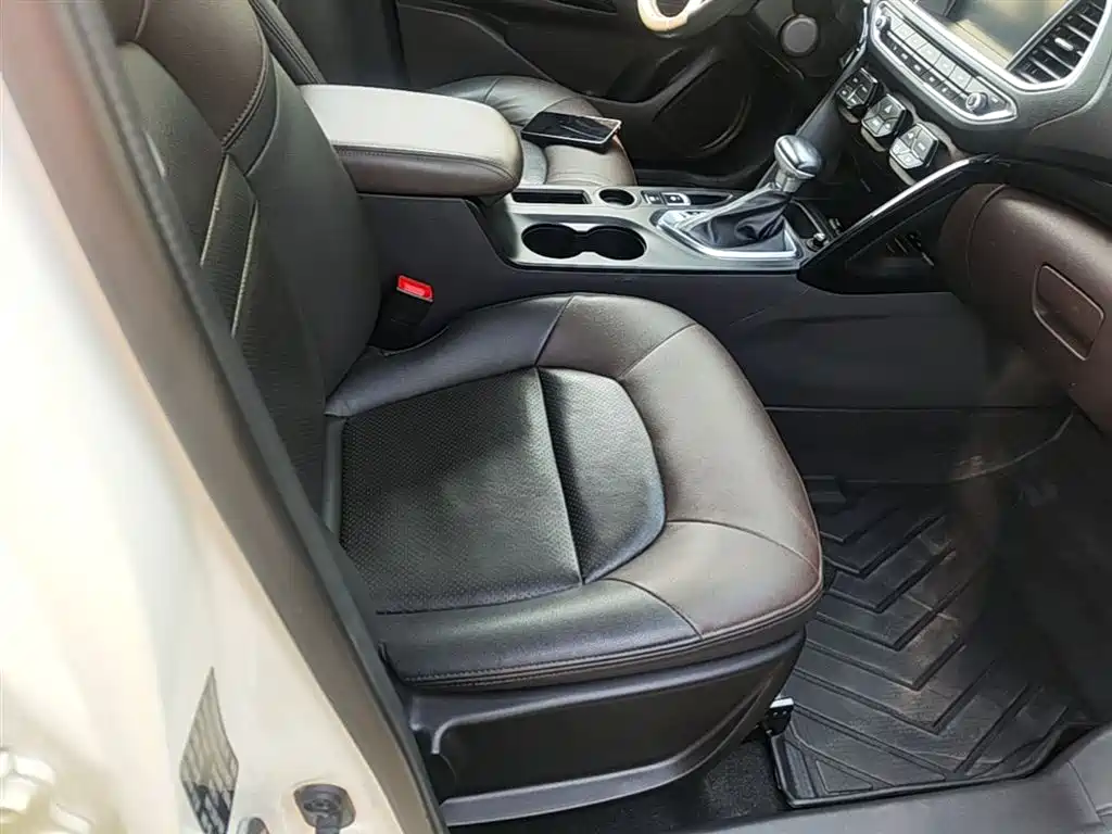 GAC Trumpchi Trumpchi GS4 2016 235T G-DCT Luxury Edition фото 25