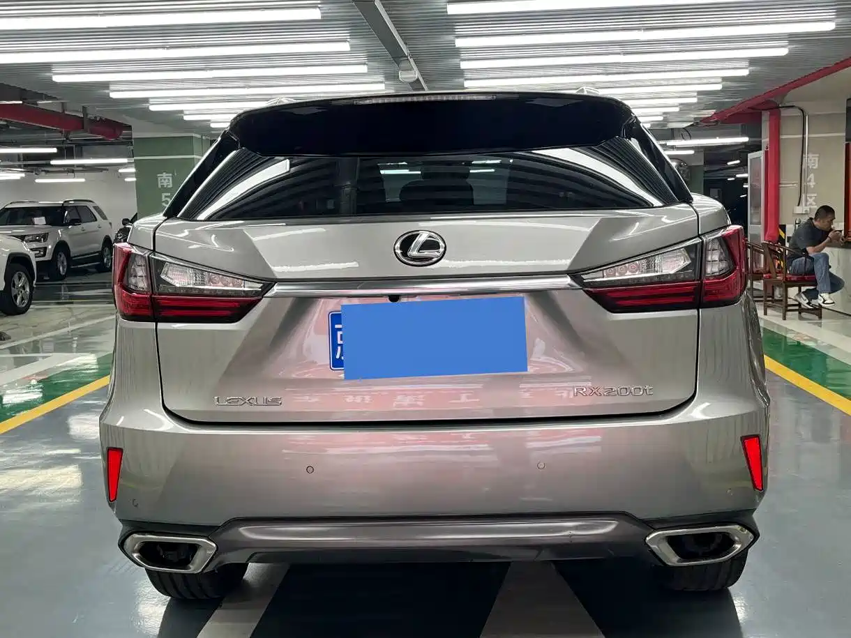Фото 5 - Lexus RX