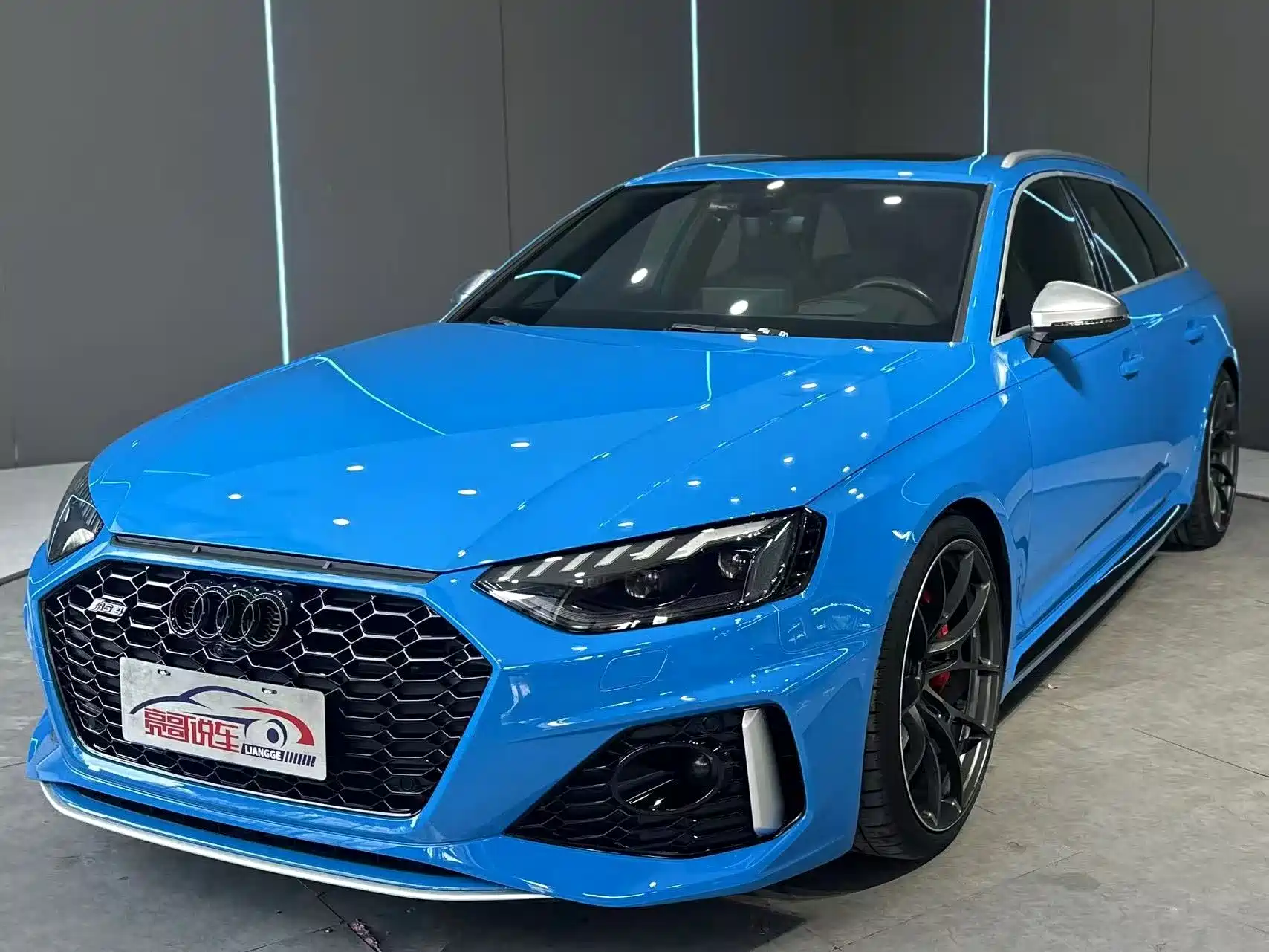 Фото 1 - Audi RS 4