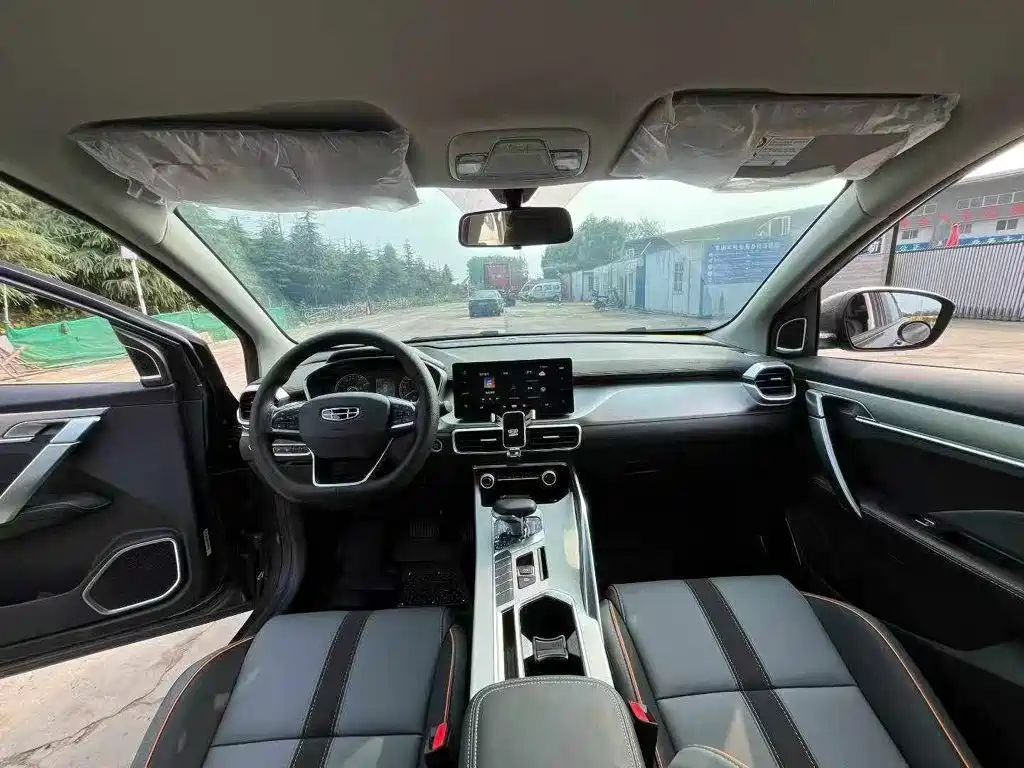 Фото 10 - Geely Coolray