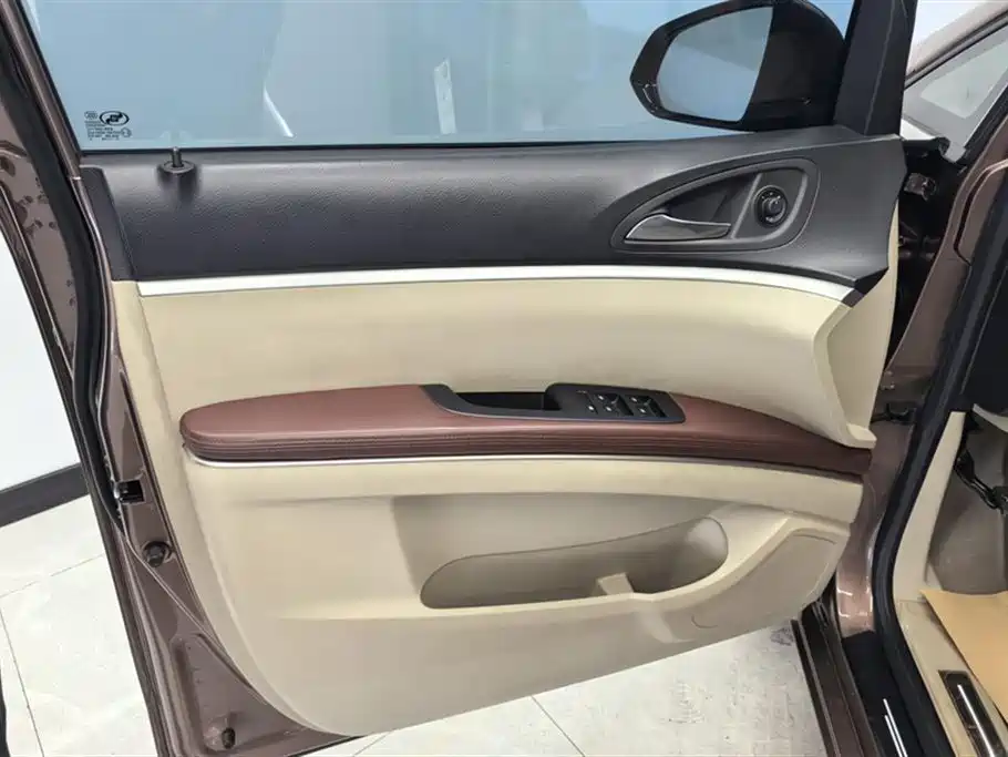 Buick GL8 2018 28T Premium Model China VI фото 7