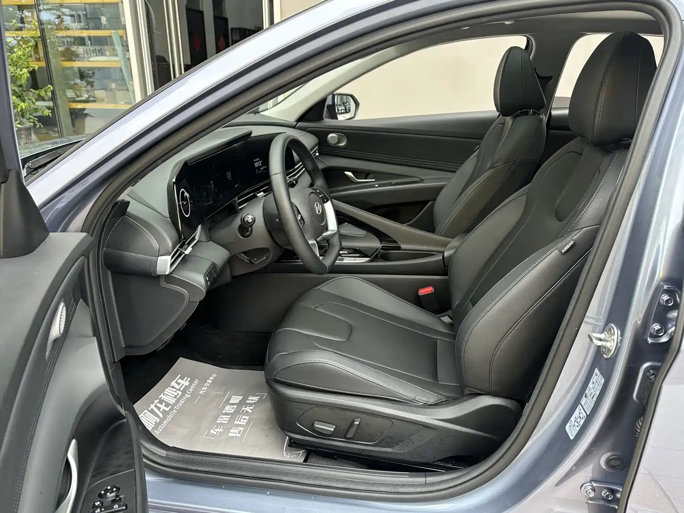 Hyundai Elantra 2023 Model 1.5L CVT LUX Premium Edition фото 6