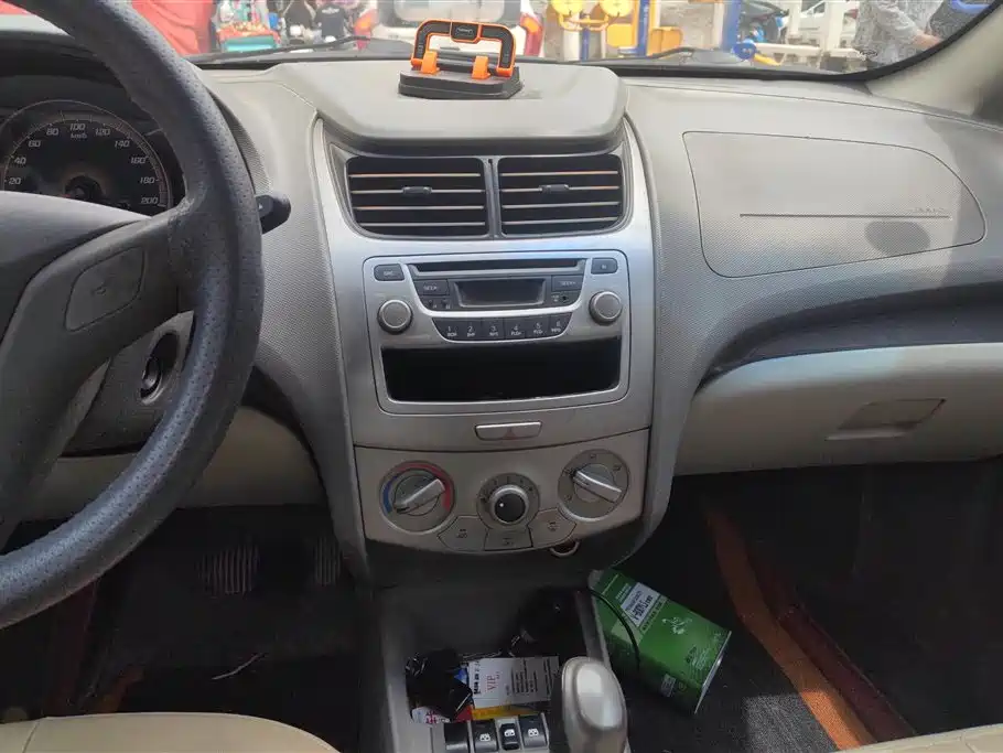 Chevrolet Sail 2011 Hatchback 1.4L Manual Happiness Edition фото 13