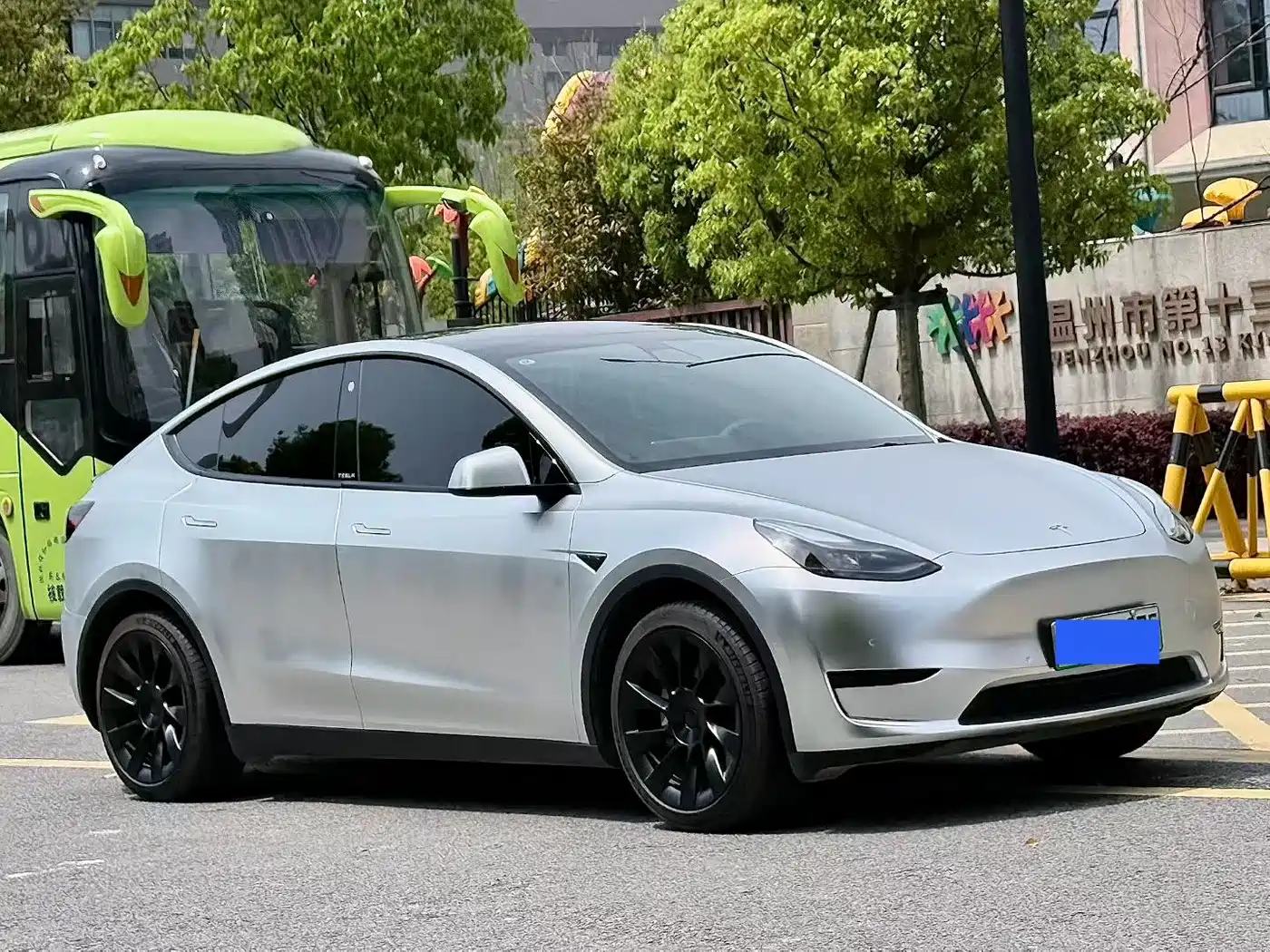TESLA MODEL Y