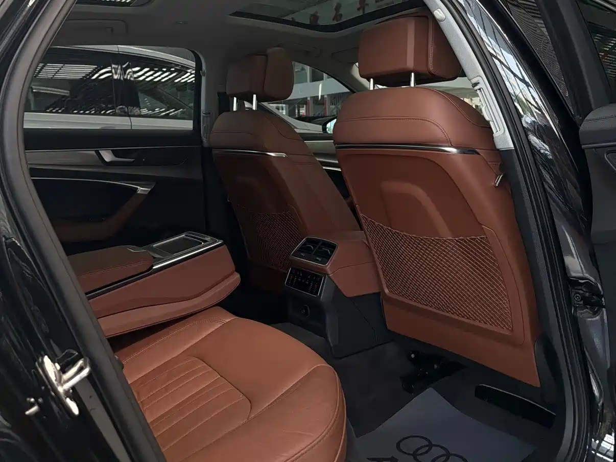 Фото 23 - Audi A6L