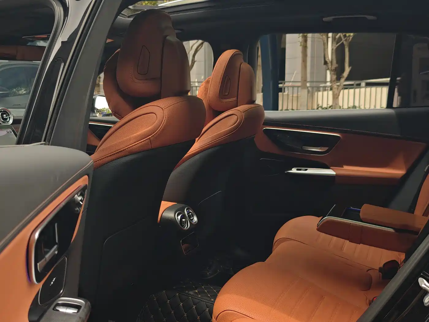 Mercedes-Benz GLC 2023 GLC 260 L 4MATIC Luxury 5-Seater фото 18