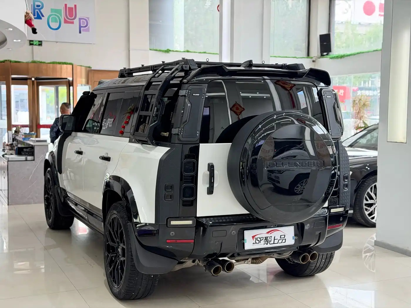 Land Rover Defender 2020 110 P400 Launch Matte Silver Special Package Edition фото 14