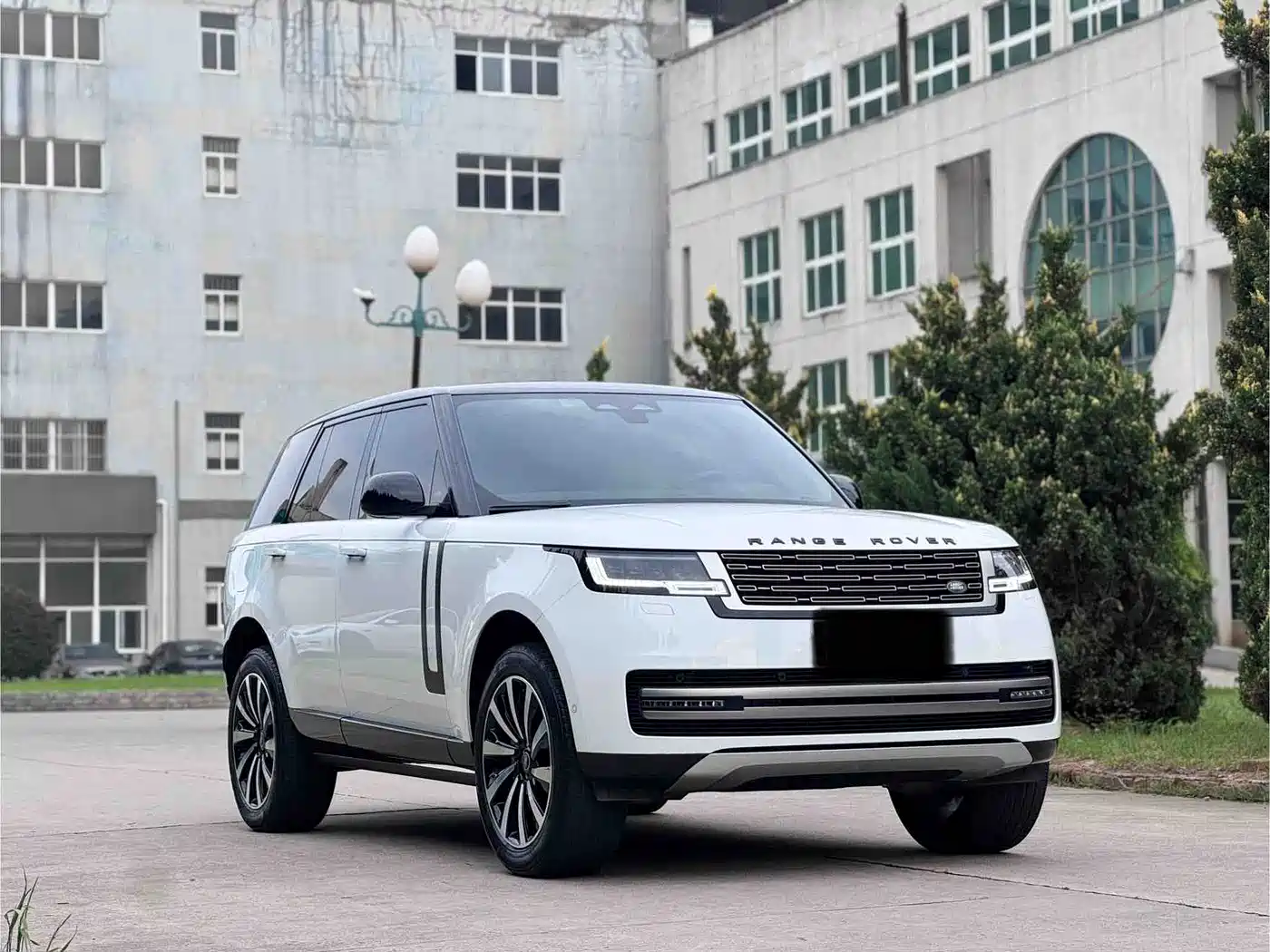 Land Rover Range Rover 2023 3.0 L6 360PS Golden Age Edition фото 3