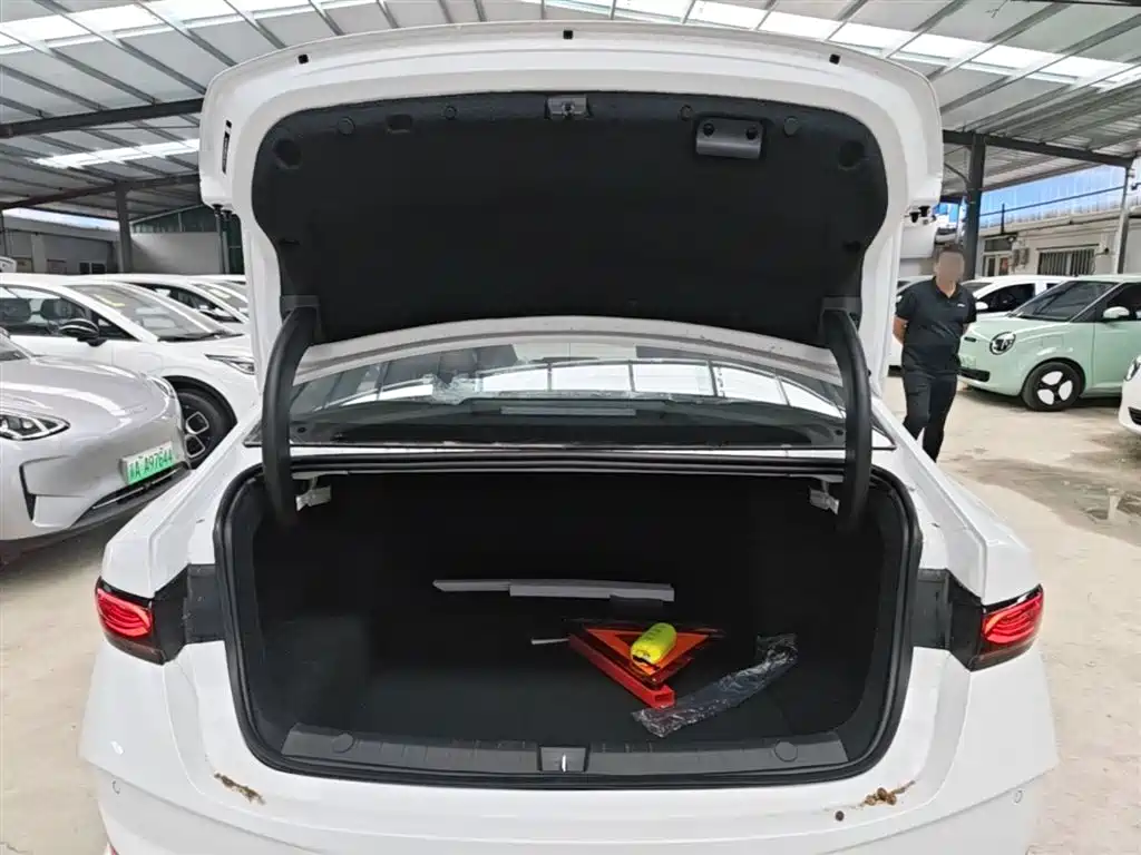 BYD Qin PLUS 2026 DM-i Smart Edition 128KM Progressive фото 19