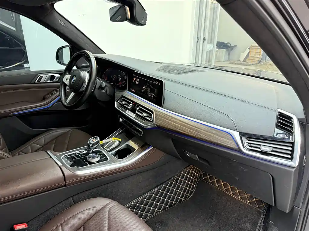 BMW X5 2022 Model xDrive 40Li M Sport Package фото 10