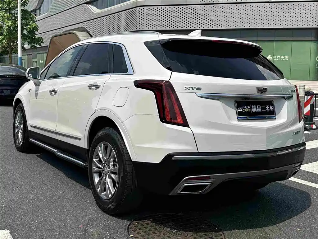 Photo 9 - Cadillac XT5