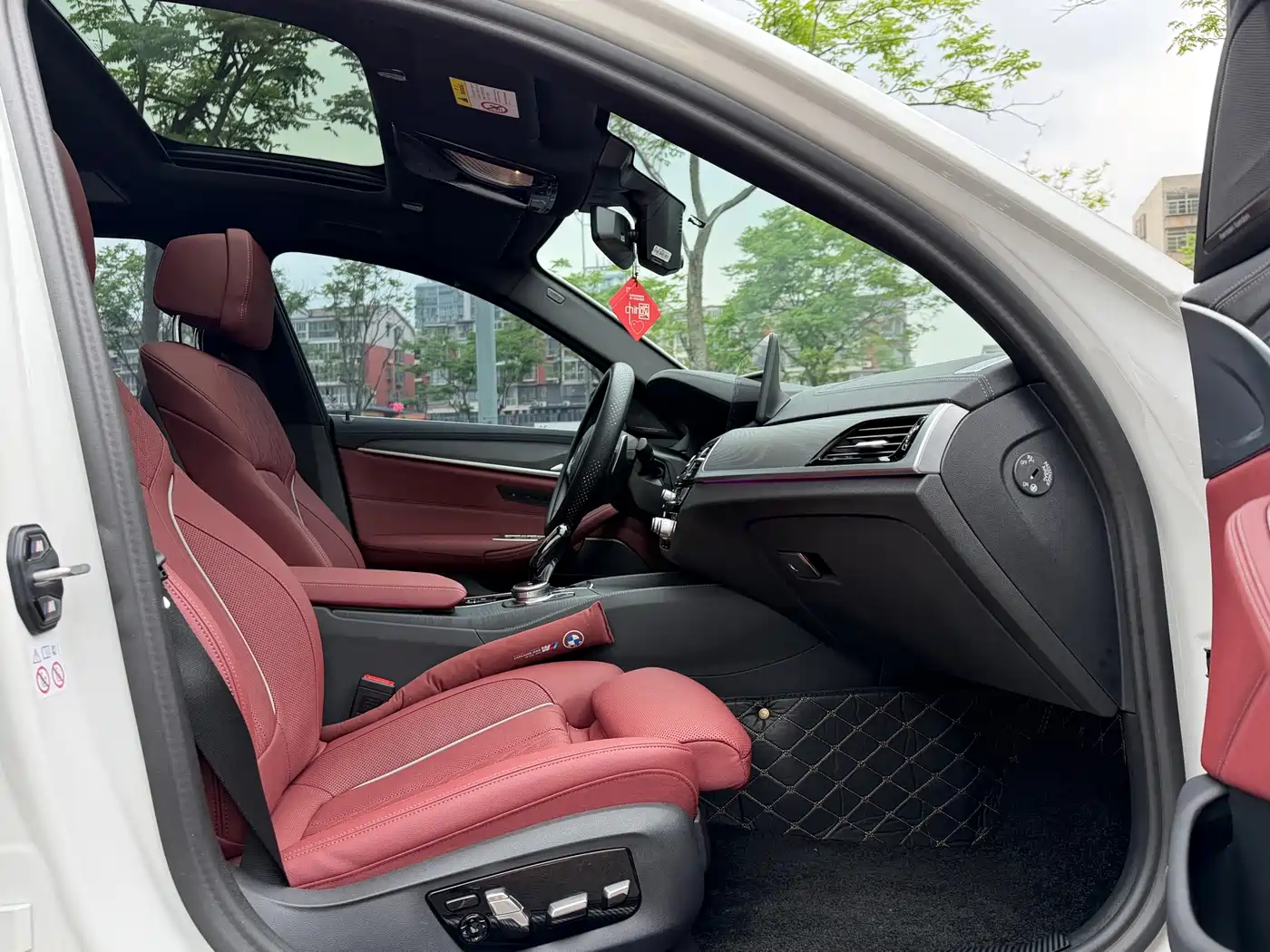 BMW 5 Series 2023 530Li Premium M Sport Package фото 9