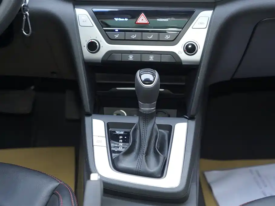 Hyundai Elantra 2016 Model 1.6L Automatic Smart Elite фото 4