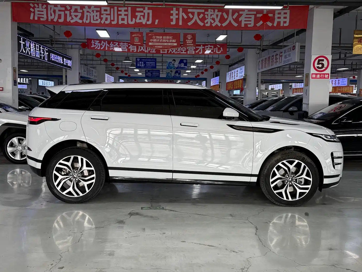 Land Rover Range Rover Evoque 2023 Range Rover Evoque L 249PS Premium Luxury Edition фото 5