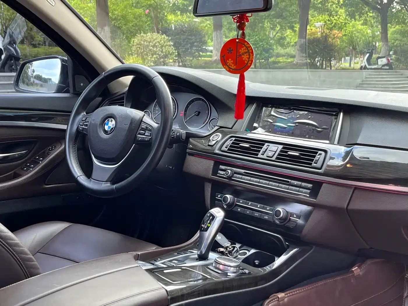 BMW 5 Series 2014 525Li Luxury Design Package фото 8