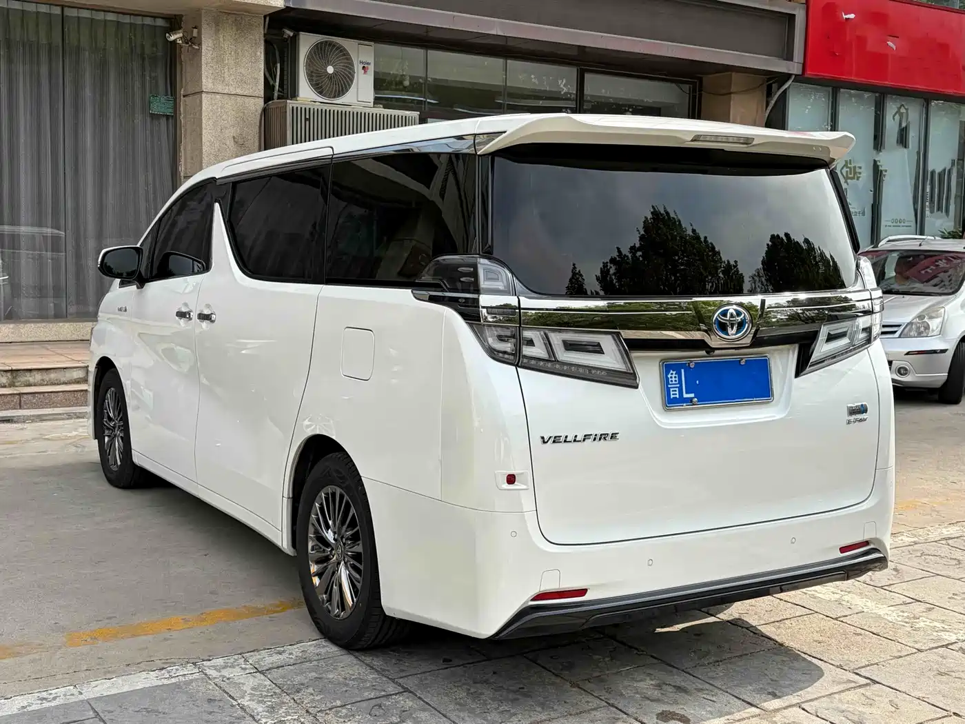 Toyota Vellfire 2019 Hybrid 2.5L HV Luxury Edition фото 10