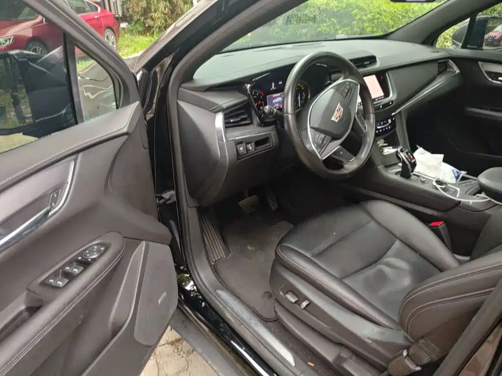 Фото 14 - Cadillac XT5