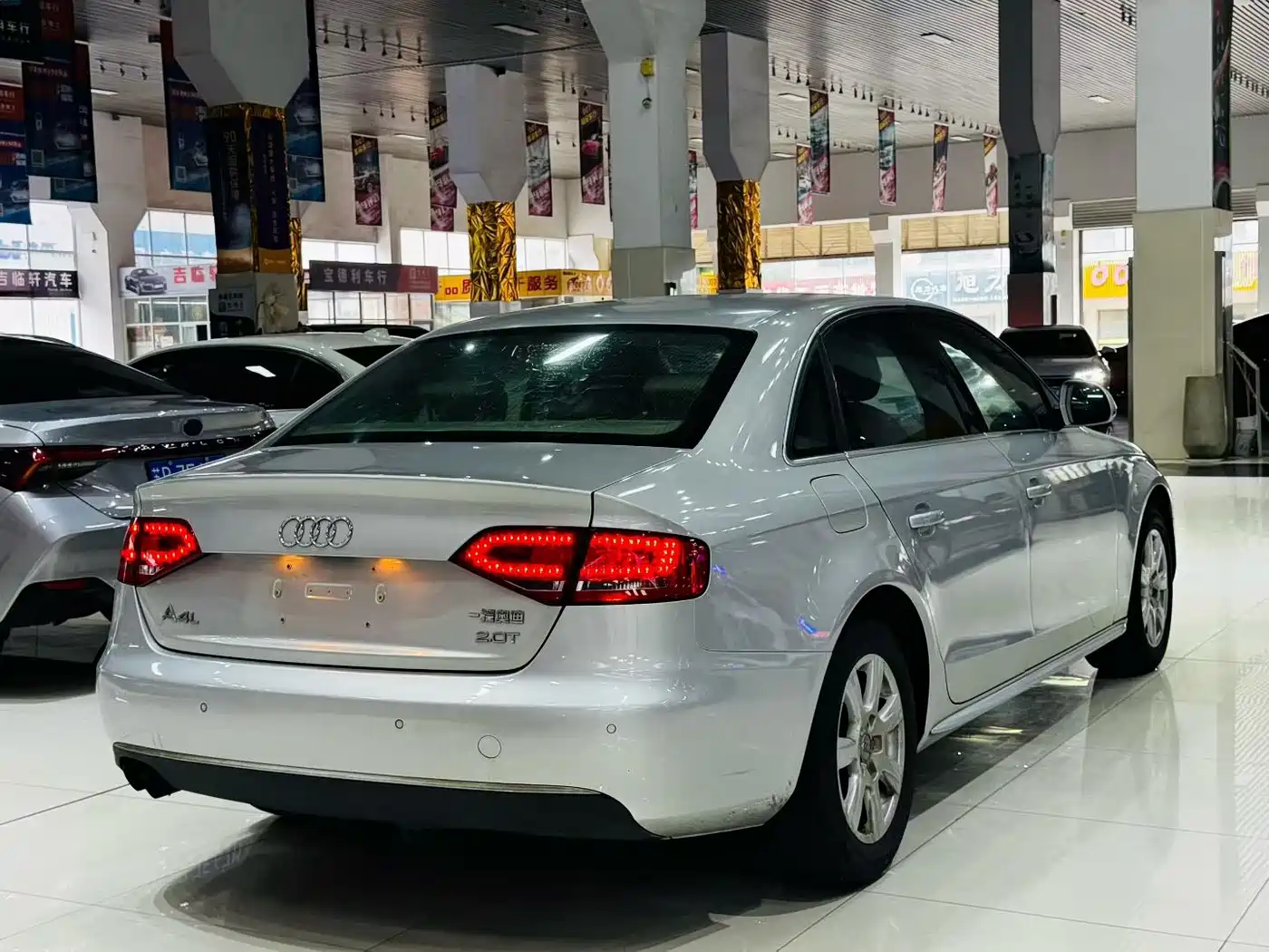 Audi A4L 2010 2010 2.0 TFSI Standard