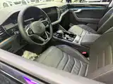 Фото 2 - Volkswagen Touareg