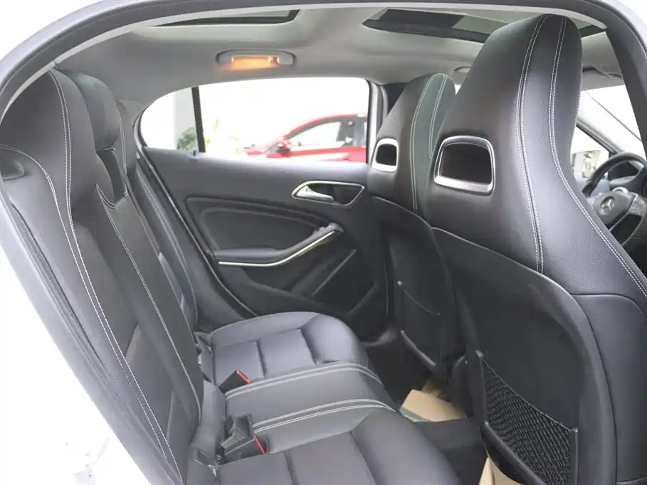 Mercedes-Benz GLA 2016 GLA 220 4MATIC Fashion фото 15