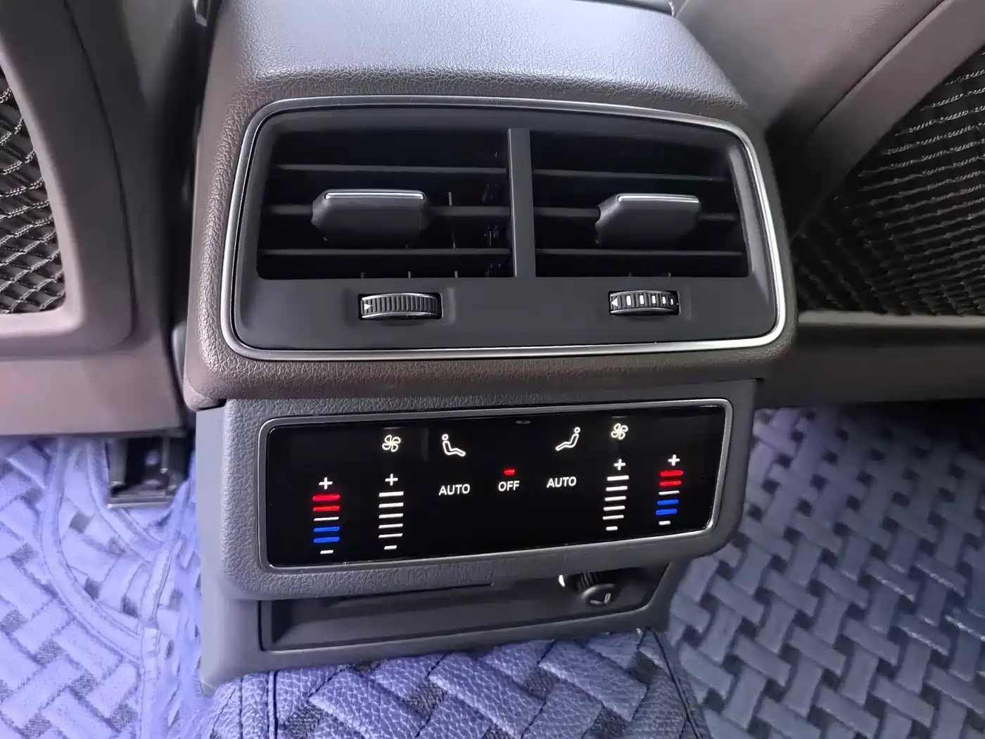 Фото 10 - Audi A7L