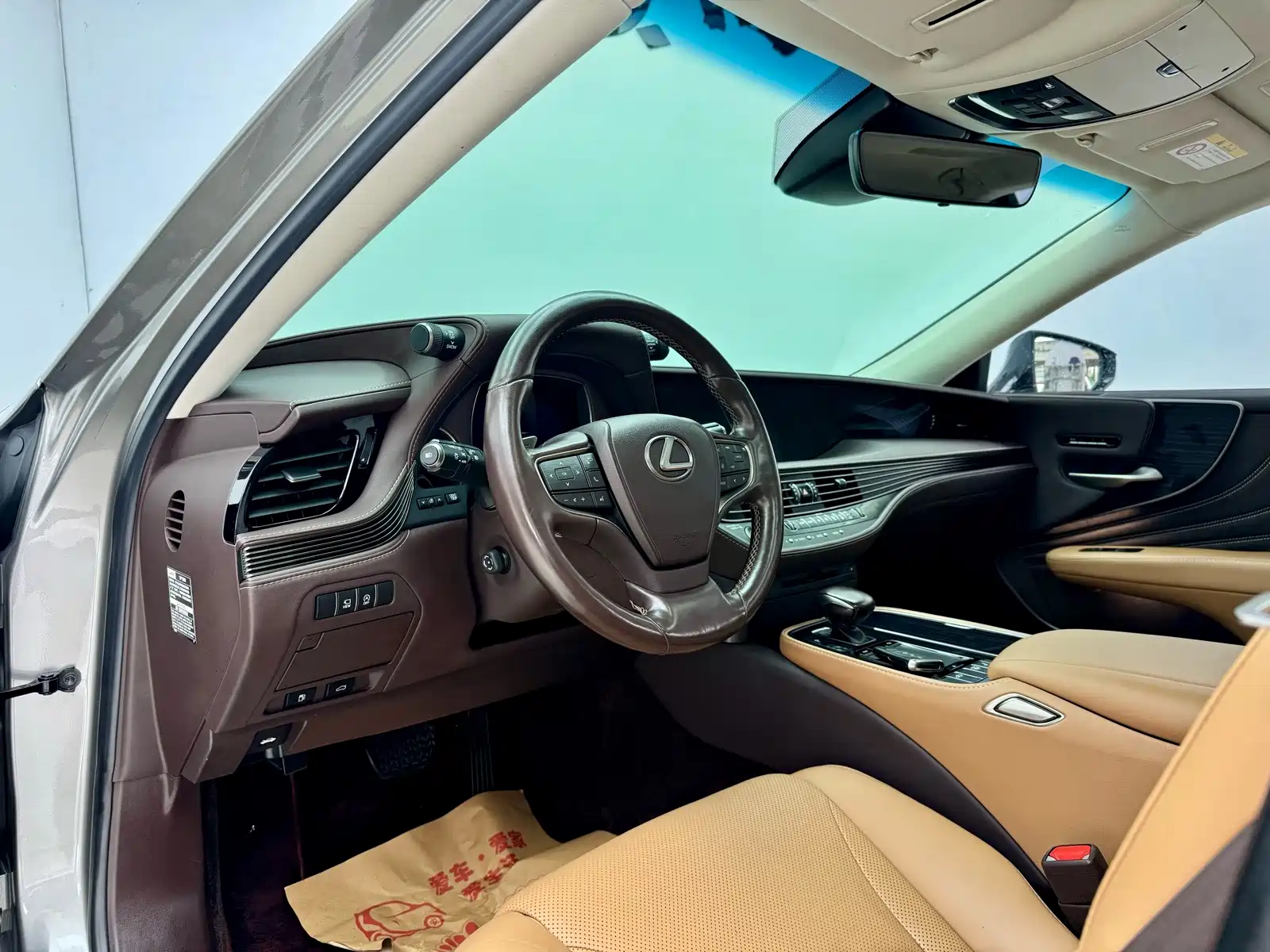 Фото 6 - Lexus LS