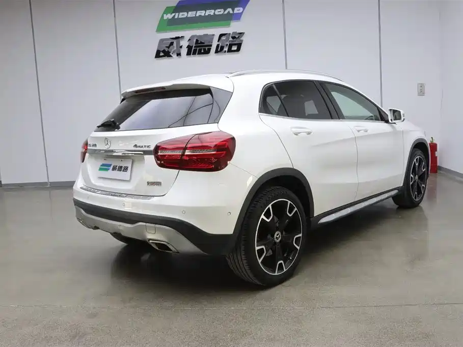 Mercedes-Benz GLA 2017 GLA 220 4MATIC Fashion фото 3