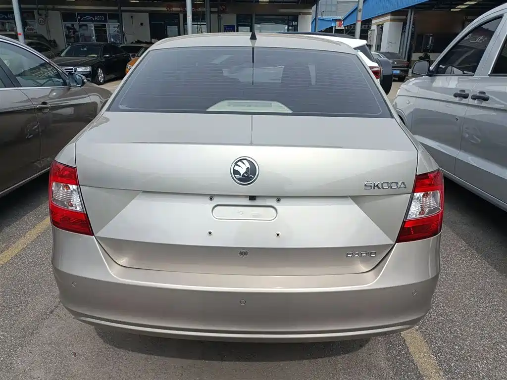 Škoda Rapid 2013 1.6L Automatic Smart Selection фото 4