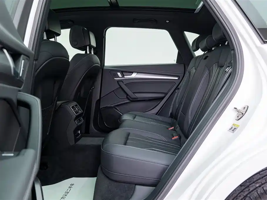 Audi Q5L 2023 40T Luxury Dynamic фото 12