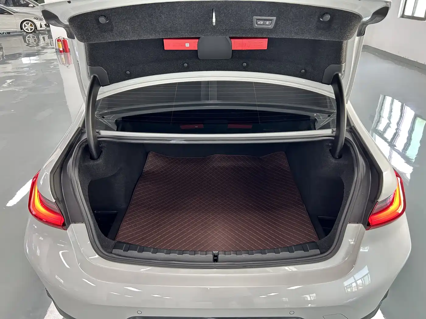 BMW 3 Series 2024 325Li M Sport Package фото 15