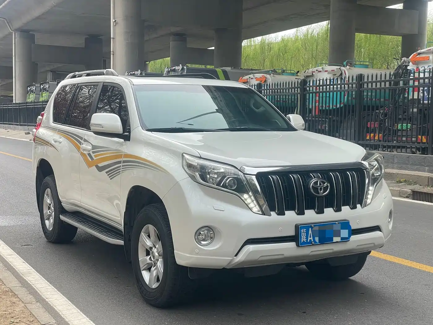 TOYOTA PRADO