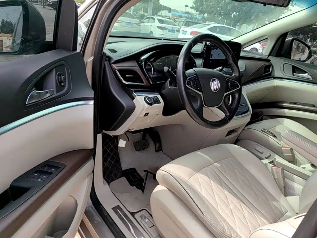 Фото 16 - Buick GL8