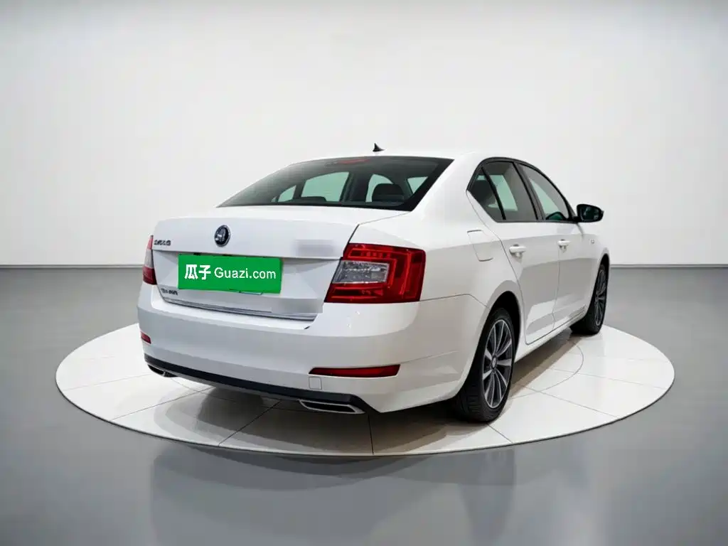 Фото 4 - Škoda Octavia