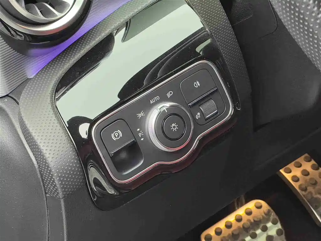 Mercedes-Benz A-Class AMG 2020 AMG A 35 L 4MATIC фото 18