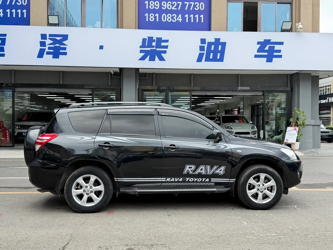 Toyota RAV4 Rongfang 2011 2.0L Automatic Luxury Edition фото 11