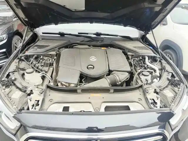 Mercedes-Benz E-Class 2024 E 300 L Fashion — фото 3