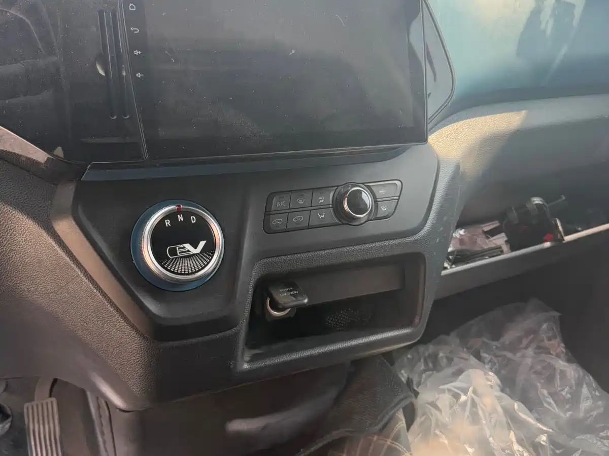 SAIC MAXUS CHASE EV30