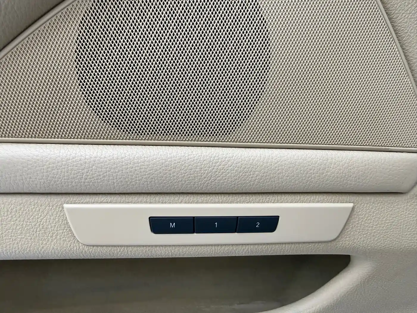 BMW 5 Series 2013 530Li Luxury фото 11