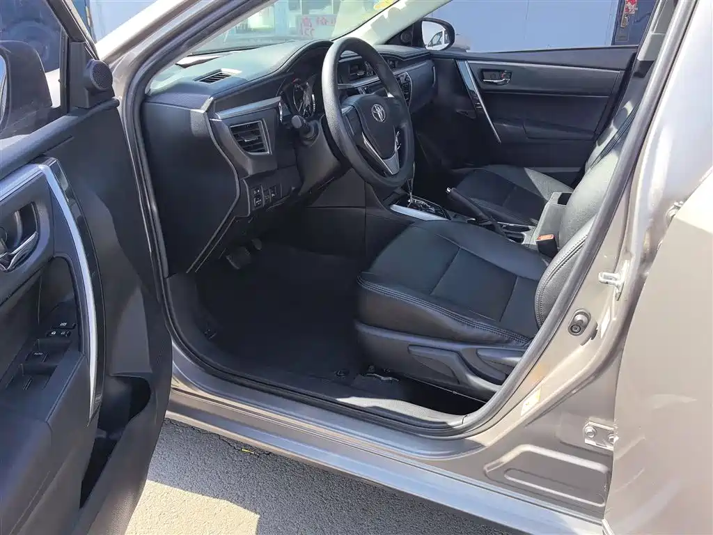 Toyota Corolla 2014 1.6L CVT GL-i фото 14