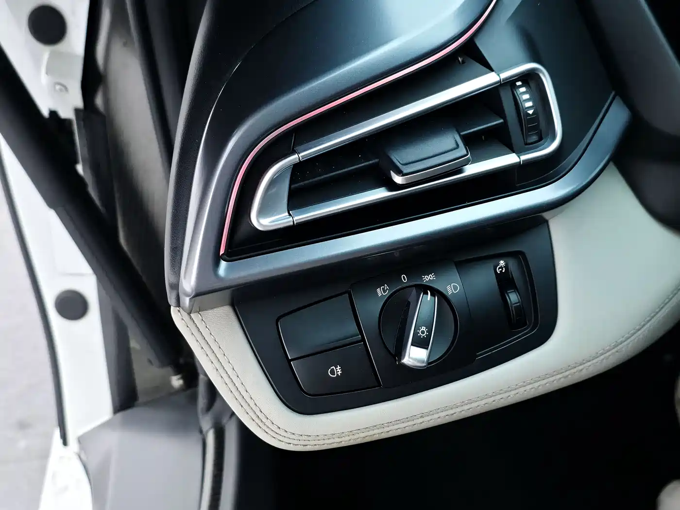 BMW i8 2014 Standard фото 36
