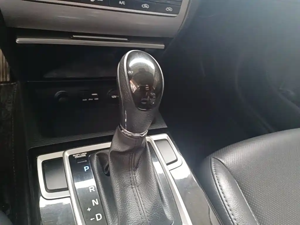 Hyundai Mistra 2014 1.8L Auto Smart GLS фото 14