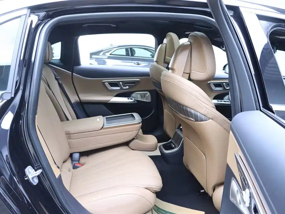 Mercedes-Benz E-Class 2024 Model E 300 L Luxury фото 17