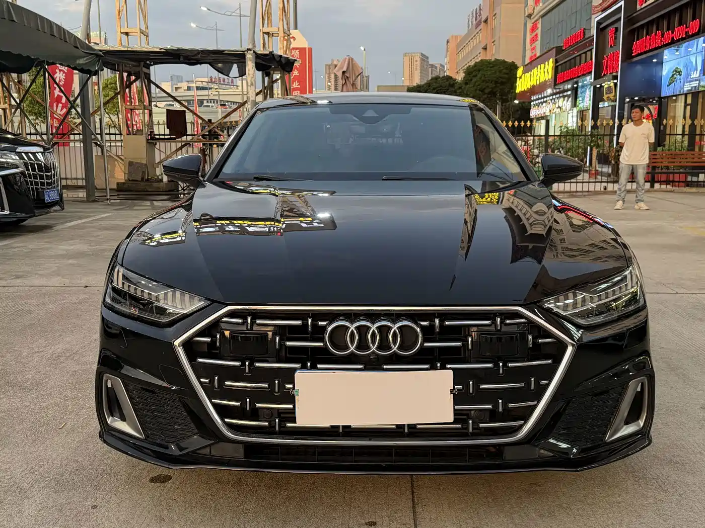 Photo 2 - Audi A7L