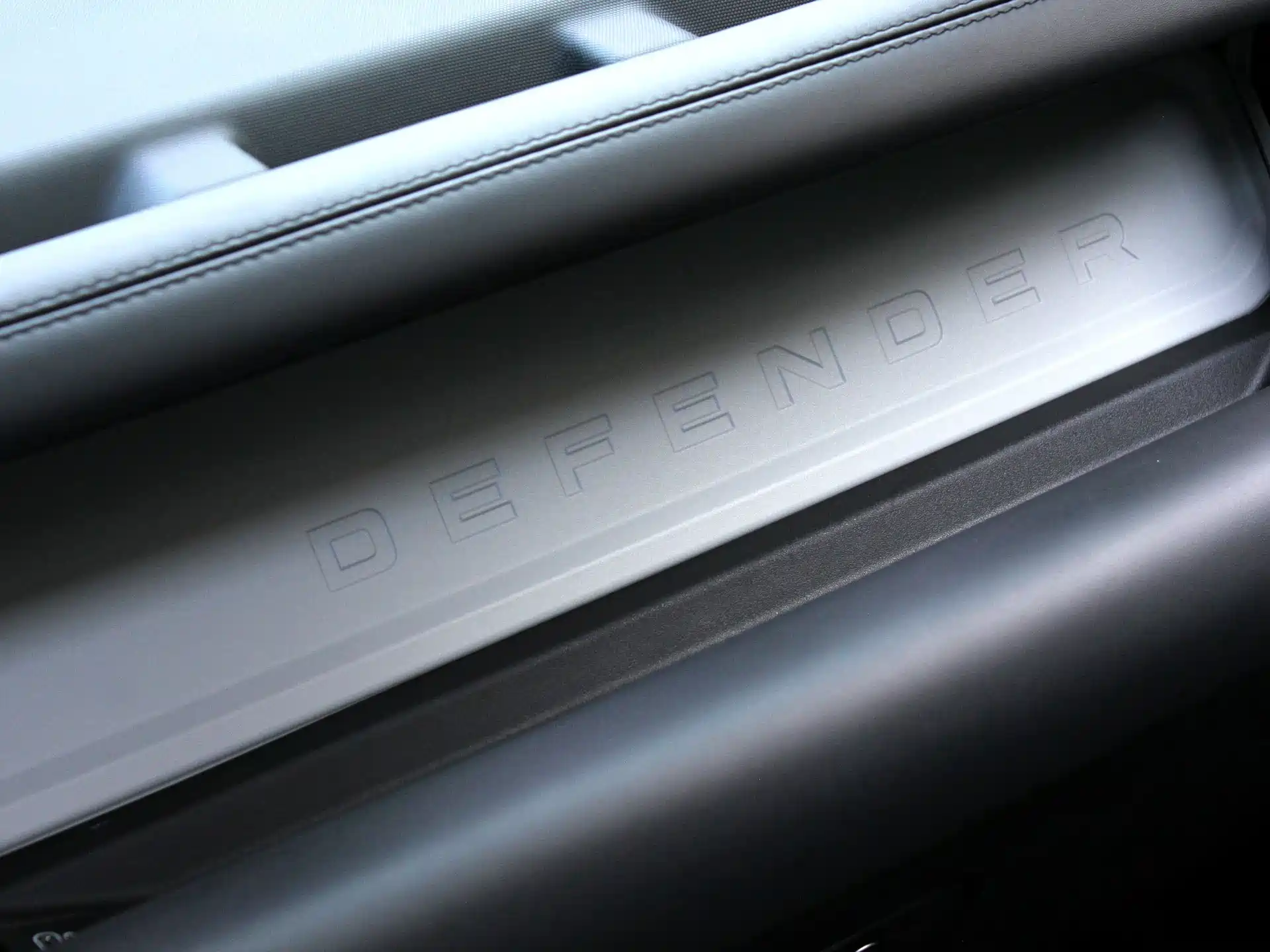 Photo 18 - Land Rover Defender