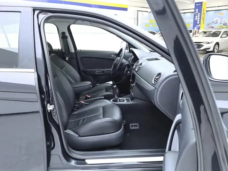 Volkswagen Lavida 2011 1.6L Manual Elegance Edition фото 8