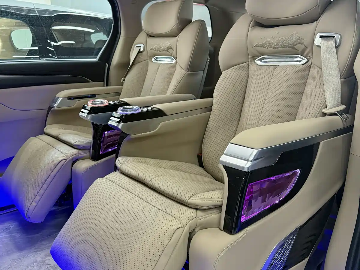 Фото 4 - Buick GL8