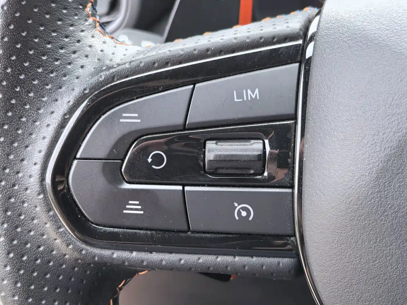 Lynk & Co 02 Hatchback 2022 2021 2.0TD Halo Driving Control Package Edition