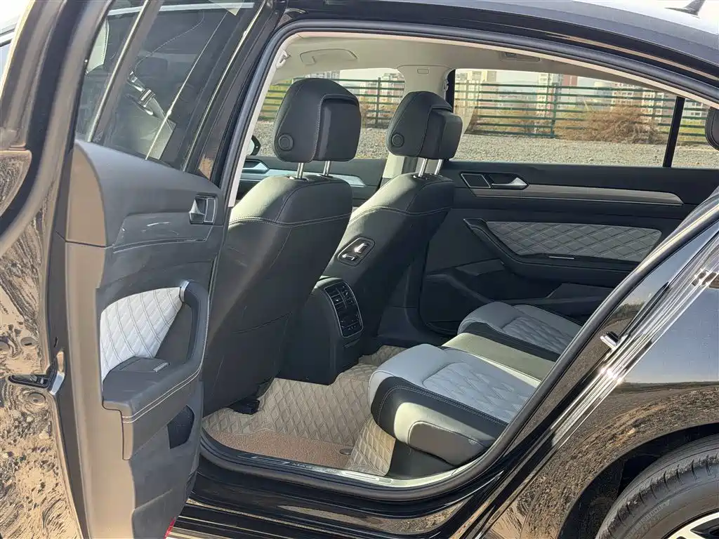 Volkswagen Magotan 2023 2 Million Units Anniversary Edition 330TSI DSG Leading Type фото 8