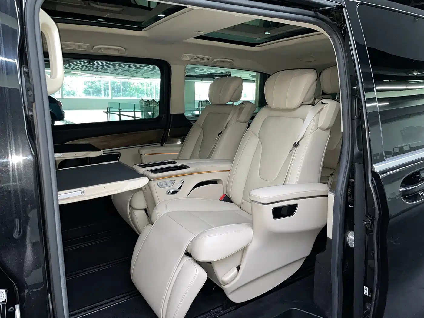 Mercedes-Benz V-Class 2020 Model V 260 L Long Wheelbase Luxury фото 7