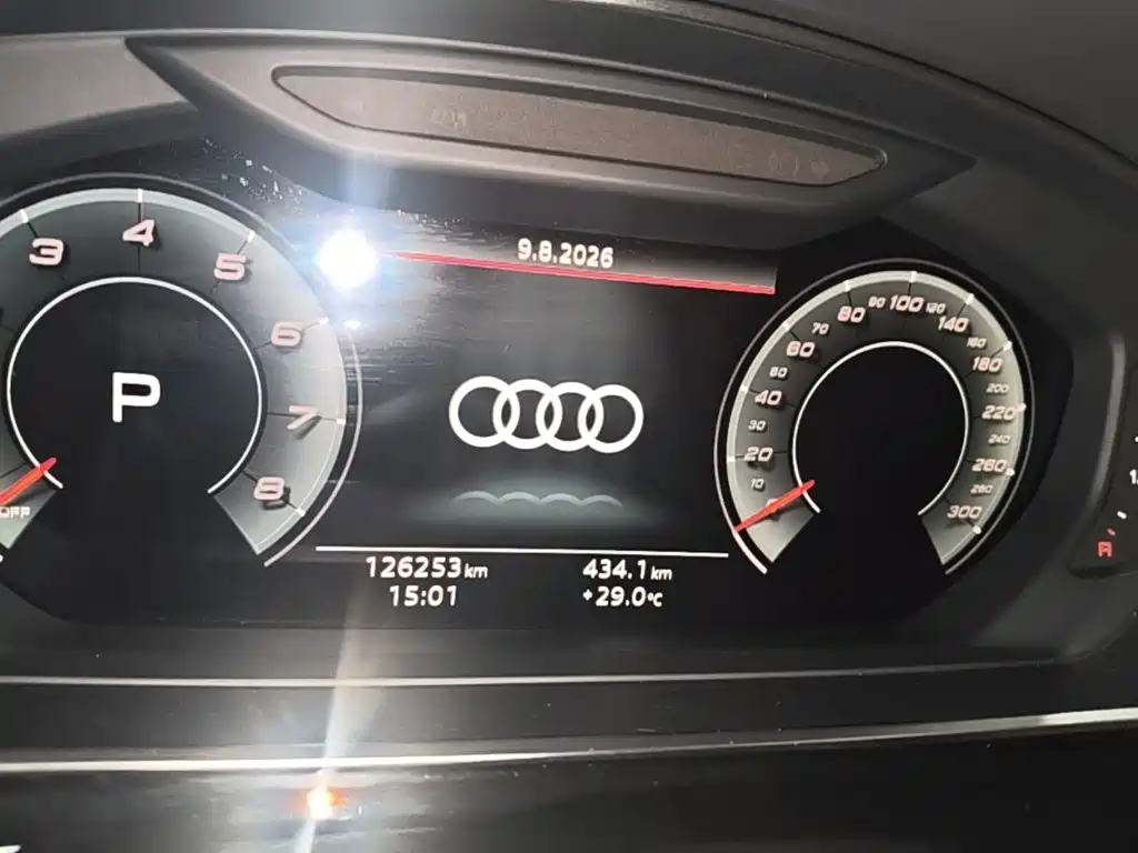 Фото 12 - Audi A8